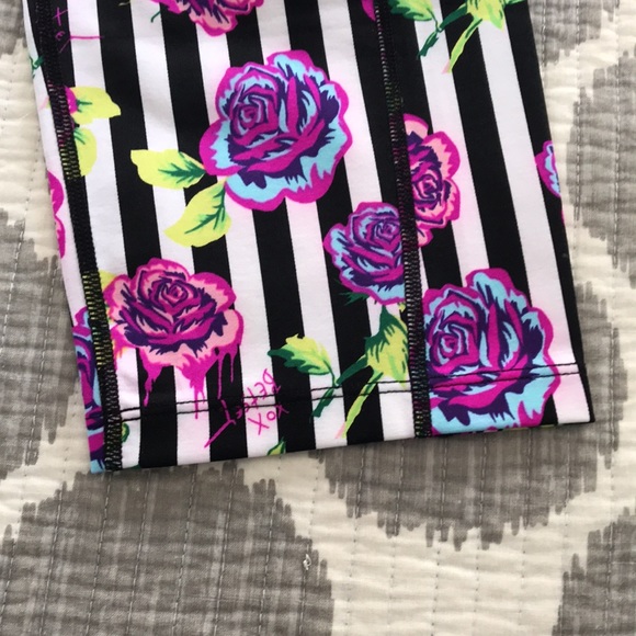 Betsy Johnson Performance Capris - Picture 3 of 8